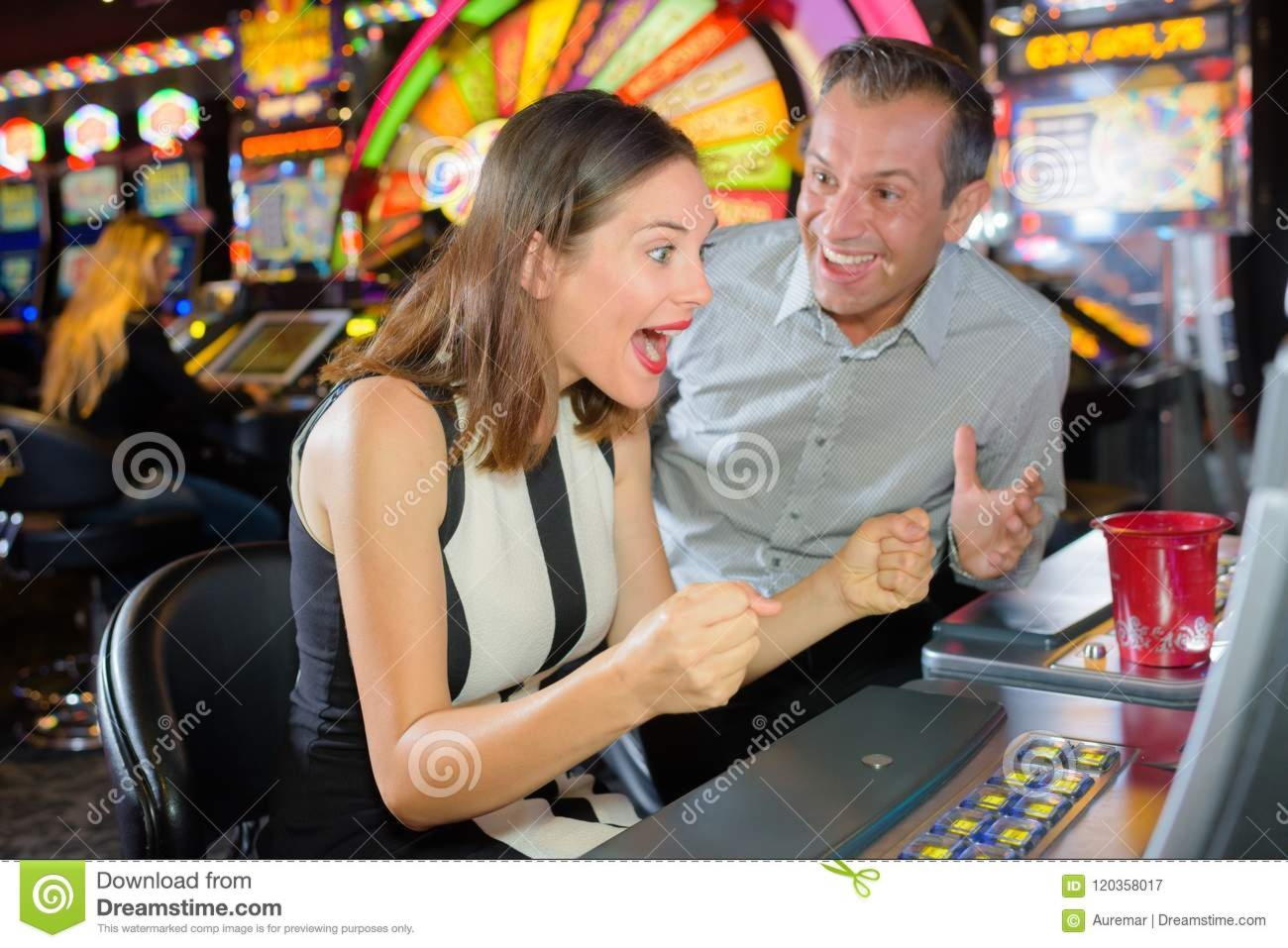 195 free spins no deposit at Slotty Dubai Casino