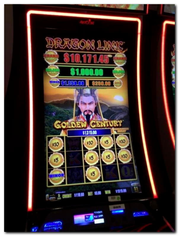 EUR 295 Daily freeroll slot tournament at Red Ping Win Casino