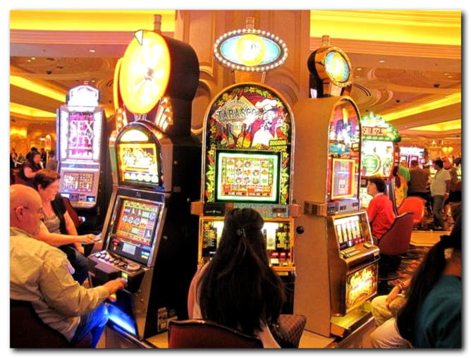 EUR 85 Mobile freeroll slot tournament at Magic Red Casino